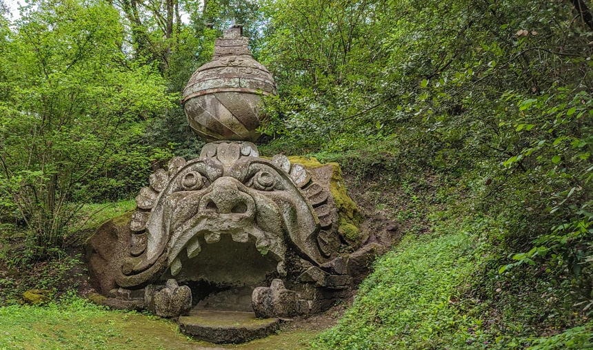 Rùng rợn khu vườn quái vật đáng sợ nhất Trái đất