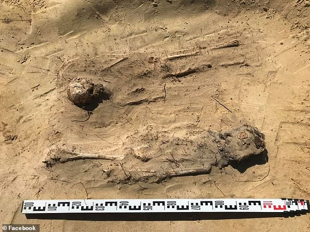 Rùng rợn hơn 100 bộ hài cốt thế kỷ 16 có đồng xu ở miệng