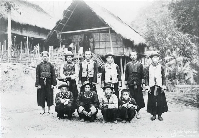 Ảnh: Đồng bào dân tộc thiểu số Tây Nghệ cách đây gần 100 năm