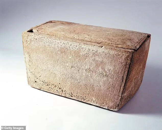 Chi tiết sốc về chiếc hộp nghi đựng hài cốt anh trai Chúa Jesus