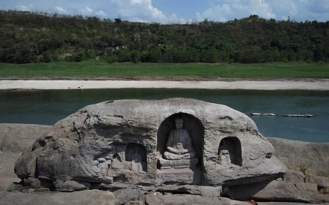 Sông hồ cạn nước, hàng loạt kho báu “khủng” bất ngờ lộ diện