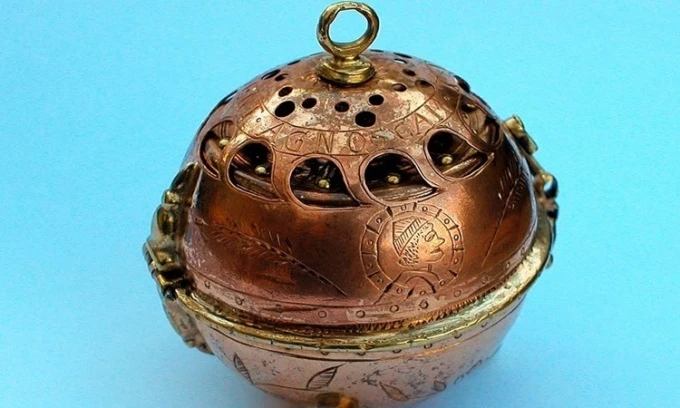 Bên trong chiếc đồng hồ cổ nhất thế giới còn hoạt động 