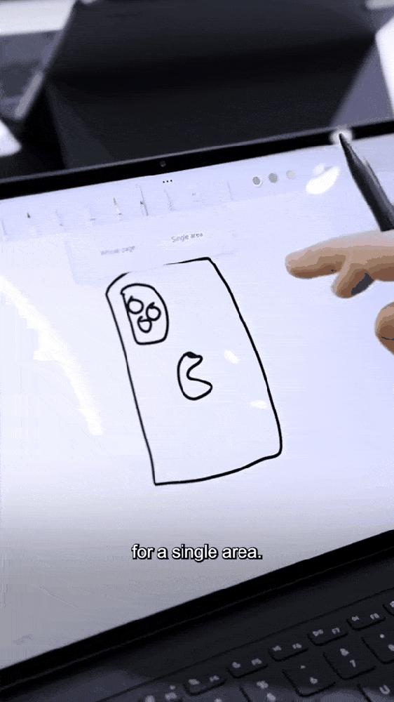 Chỉ với một hình vẽ nguệch ngoạc mô tả đường nét chung của iPhone làm hướng dẫn, cùng với câu lệnh đơn giản là 'iPhone 16', rồi sau đó đẩy thanh mức sử dụng AI đến tối đa là 90% và chọn 'màu nước' từ bốn tùy chọn phong cách nghệ thuật có sẵn. Sau đó, tất cả những gì cần làm là đợi 30 đến 40 giây để máy tính bảng tạo ra bốn ảnh và người dùng chọn ra ảnh mà mình cho là đẹp nhất.