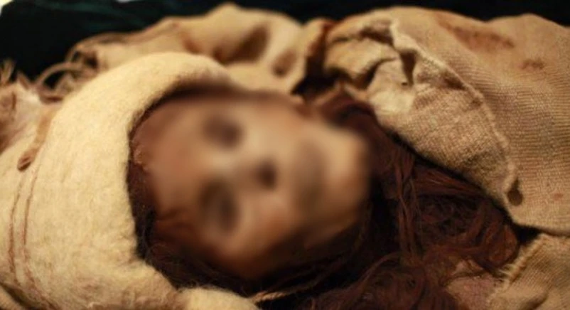 Bật nắp quan tài 4.000 tuổi, kinh hãi xác ướp đang mỉm cười