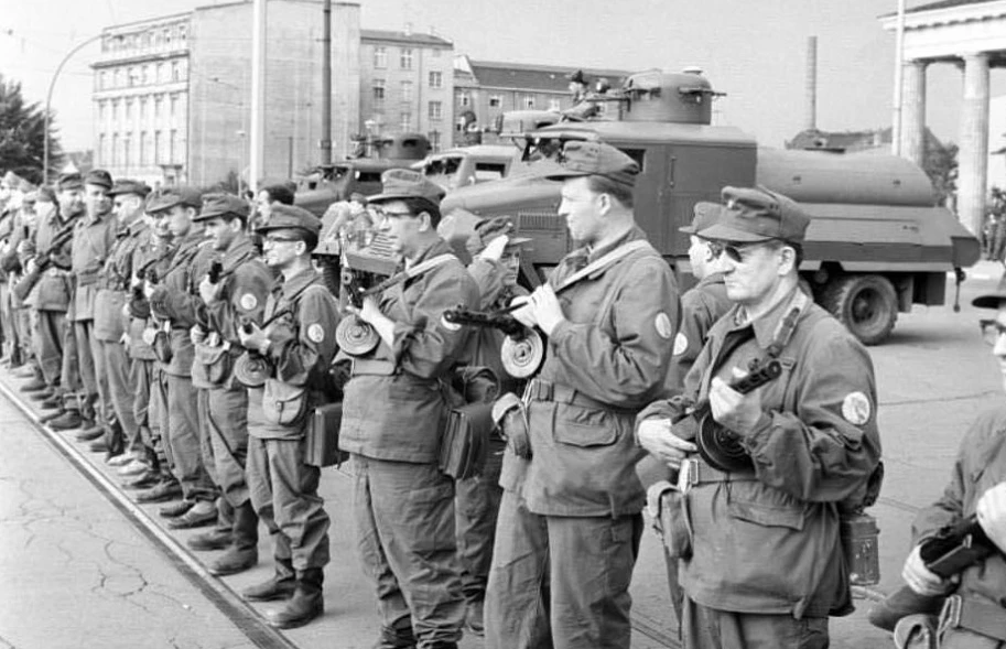 Ảnh nóng: Thủ đô Berlin trông thế nào thời Chiến tranh Lạnh? 