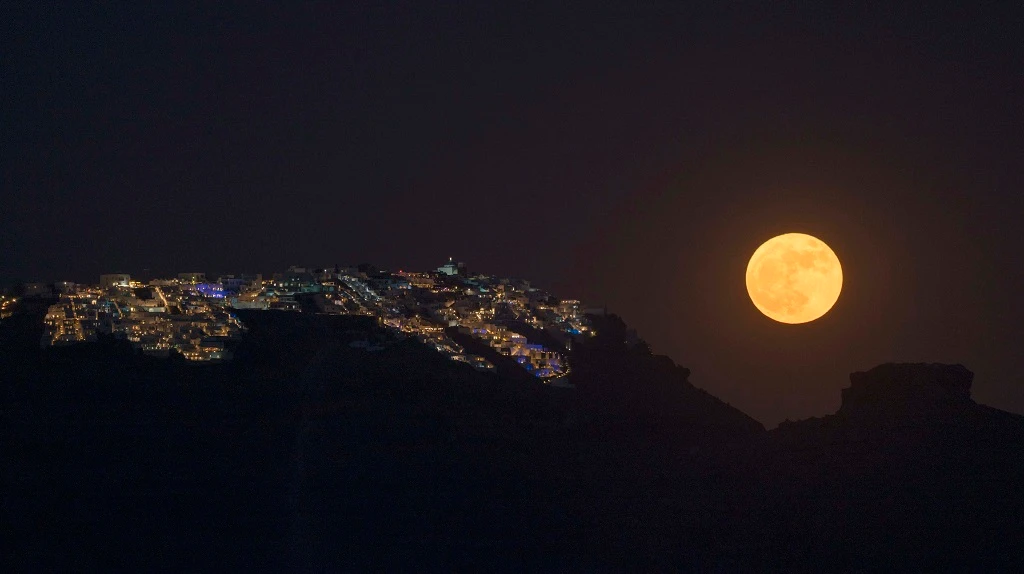 Ngắm siêu trăng và mưa sao băng bùng nổ trong đêm Rằm tháng 7