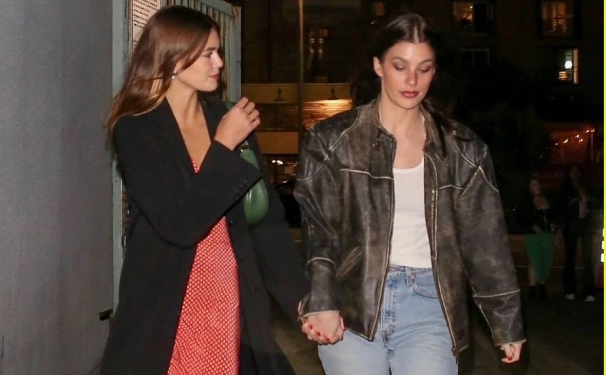 Mẫu 9X Kaia Gerber xinh đẹp đi chơi đêm cùng bạn trai nổi tiếng