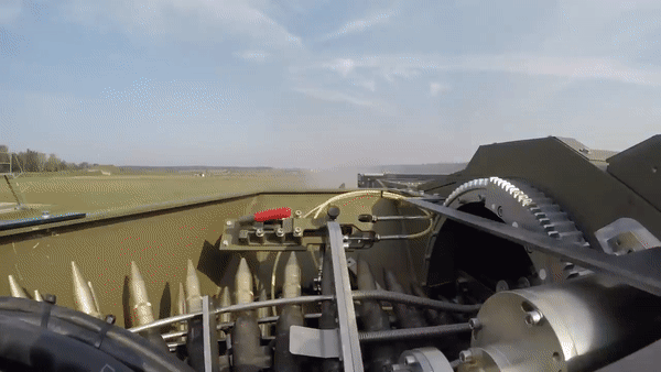 Sức chứa tối đa của xe KF41 Lynx là kíp điều khiển 3 người và từ 6 tới 8 lính ngồi ở khoang sau.