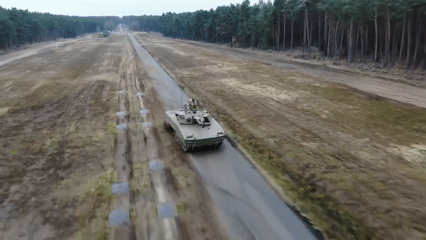 Trọng lượng của xe KF41 Lynx từ 30 tới 44 tấn tùy theo các biến thể khác nhau.