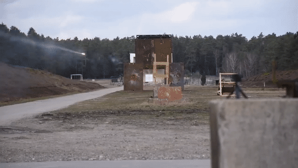 Xe được trang bị tháp pháo 30mm bắn nhanh với khả năng bắn được nhiều loại đạn khác nhau.