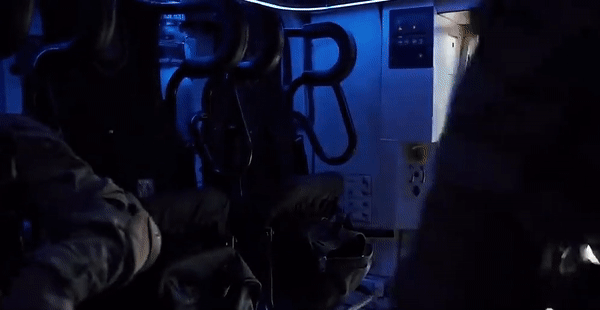 e được trang bị một súng máy đồng trục 7,62mm RMG7.62 có 3 nòng.