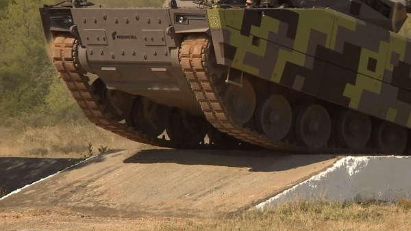 Đây là dòng thiết giáp thế hệ mới nhất, được ra đời năm 2015 và đang được sản xuất hàng loạt tại nhà máy Rheinmetall Landsysteme GmbH ở Đức.