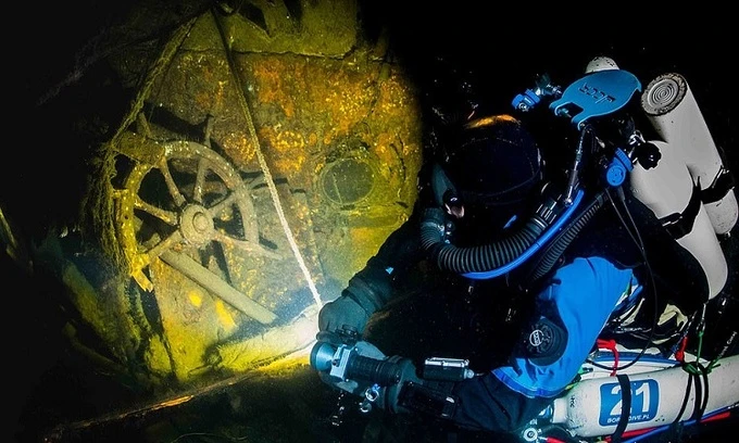 Tàu đắm của Đức quốc xã chứa Căn phòng hổ phách?