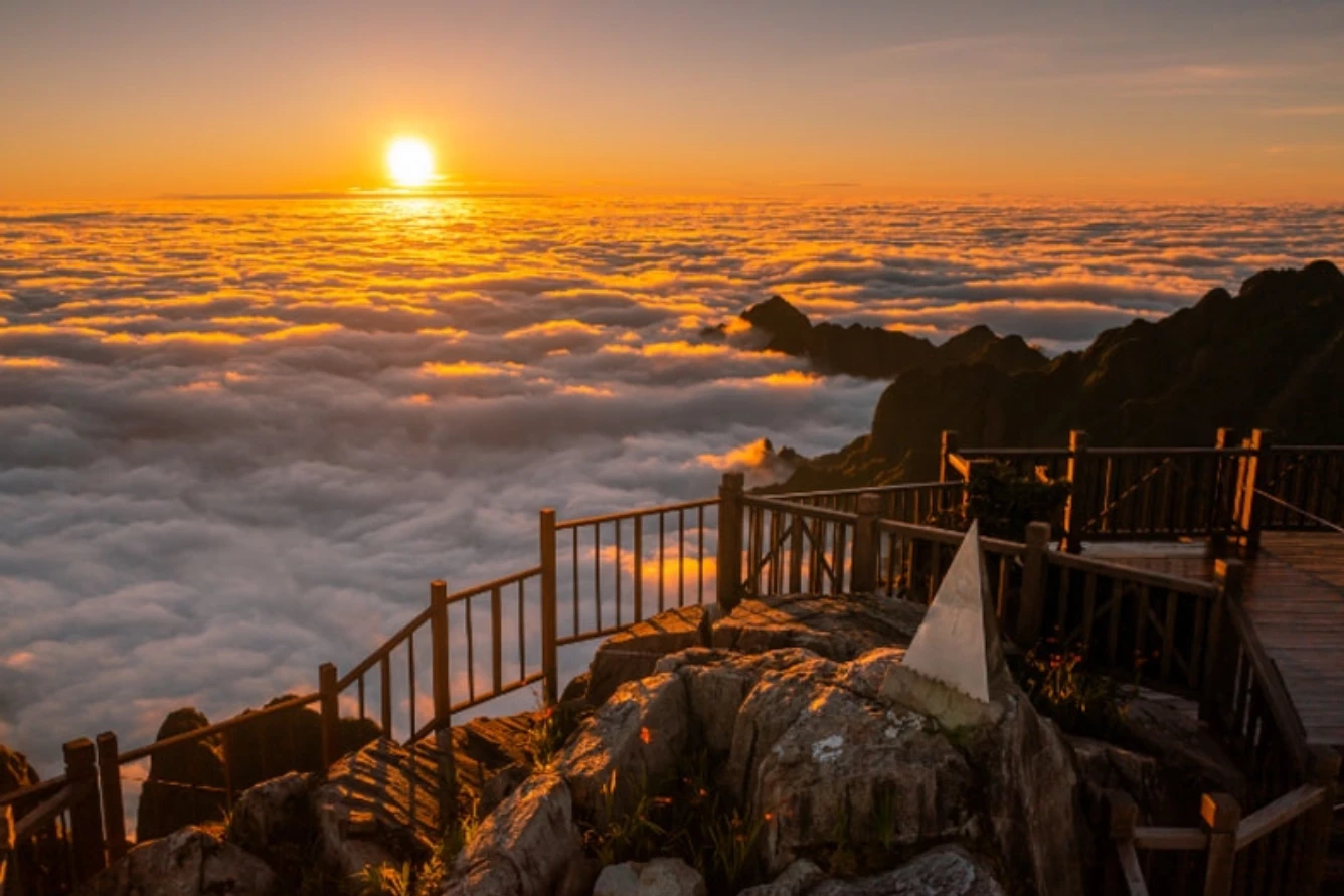 SaPa vào mùa 'săn mây' hút du khách khắp nơi đến trải nghiệm