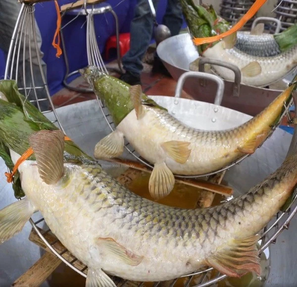 Món cá 'nằm võng' kỳ công của làng Diệc, Hưng Yên thu hút du khách