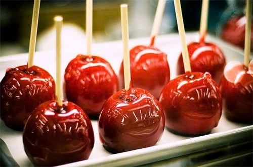 Tự làm kẹo táo caramel đơn giản tại nhà, ngọt ngào đón Halloween