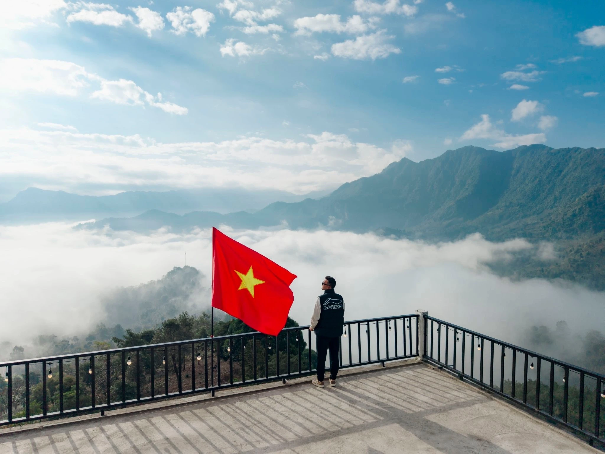 Đèo Tằng Quái vào mùa mây phủ, hút khách mê khám phá