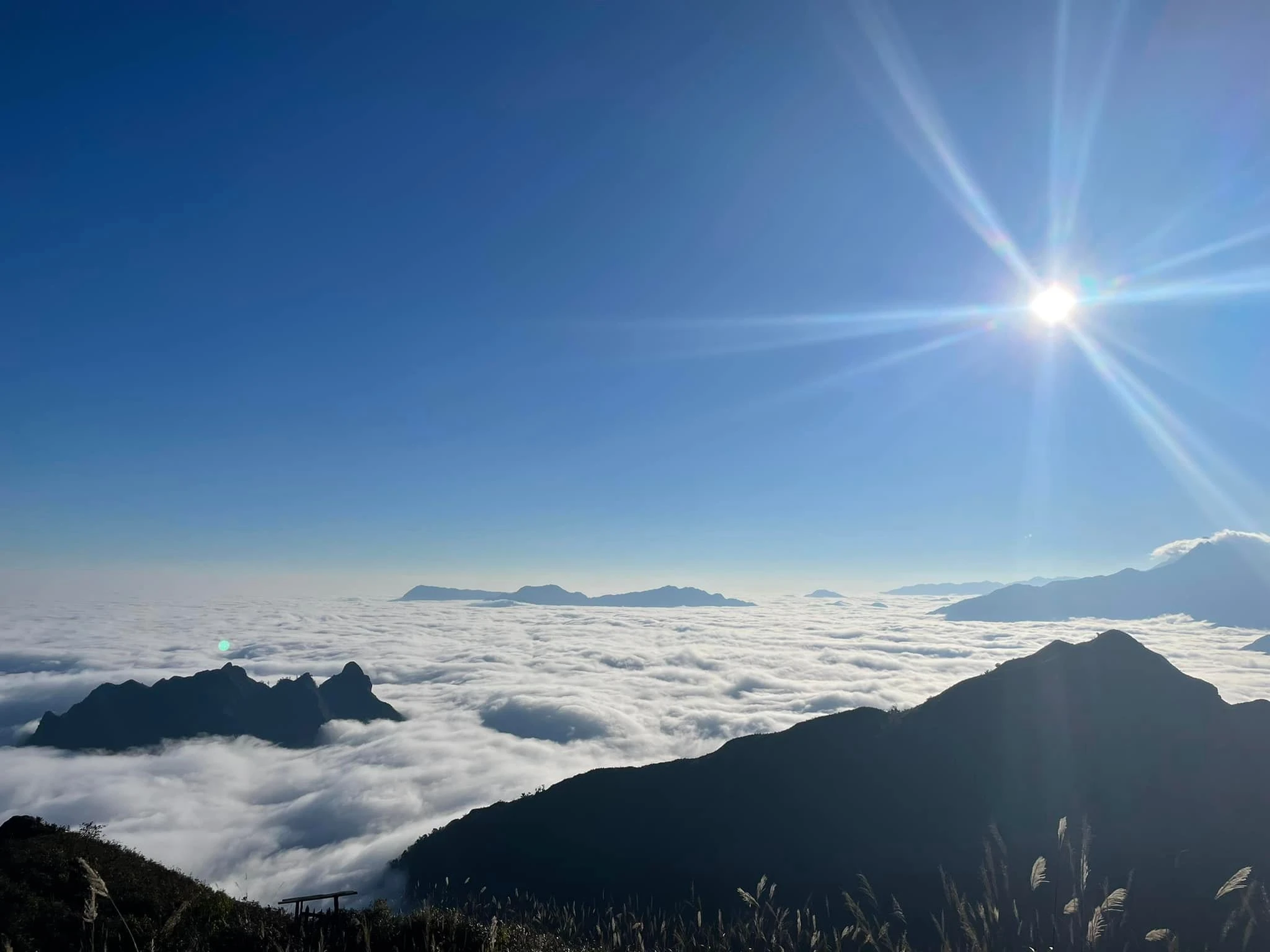 'Săn' biển mây bồng bềnh ở ngôi làng cao nhất Việt Nam