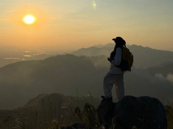 Trekking Núi Thành Đẳng ngắm trọn Quảng Ninh từ 'nóc nhà Uông Bí'