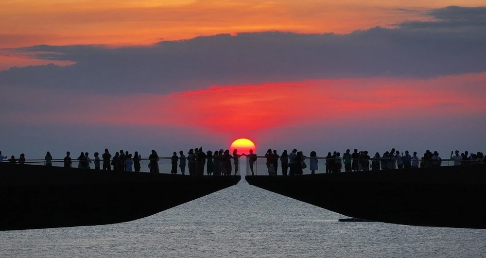 Săn hoàng hôn ở Cầu Hôn có gì hấp dẫn mà du khách nô nức tìm đến?