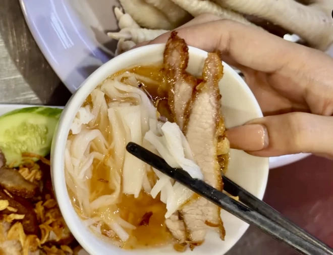 Món phở 'không nước' ở Ninh Bình khiến du khách ăn một lần là nhớ mãi