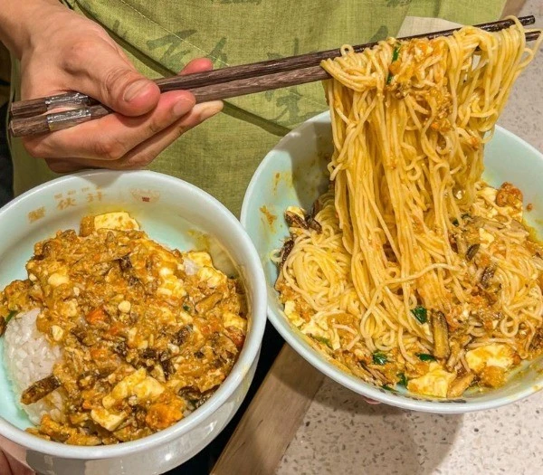 Thưởng thức tô mì cua lông trải nghiệm mùa thu không thể bỏ lỡ ở Thượng Hải