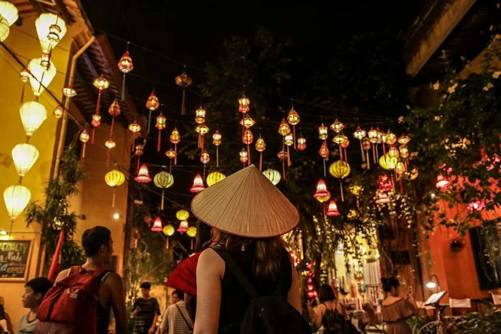 Ngắm phố cổ Hội An bừng sáng trong đêm Trung thu ngập sắc đèn lồng