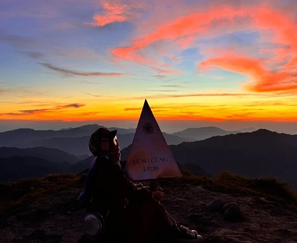 Trekking Lùng Cúng đón biển mây, nghe núi rừng thì thầm