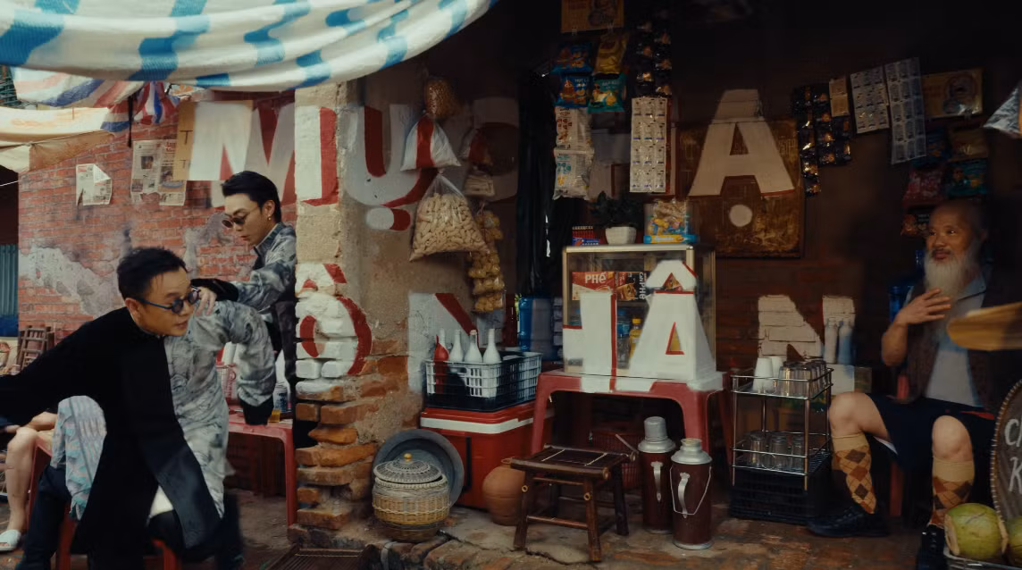 Cùng Soobin Hoàng Sơn khám phá loạt điểm đến trong MV 'Mục hạ vô nhân'