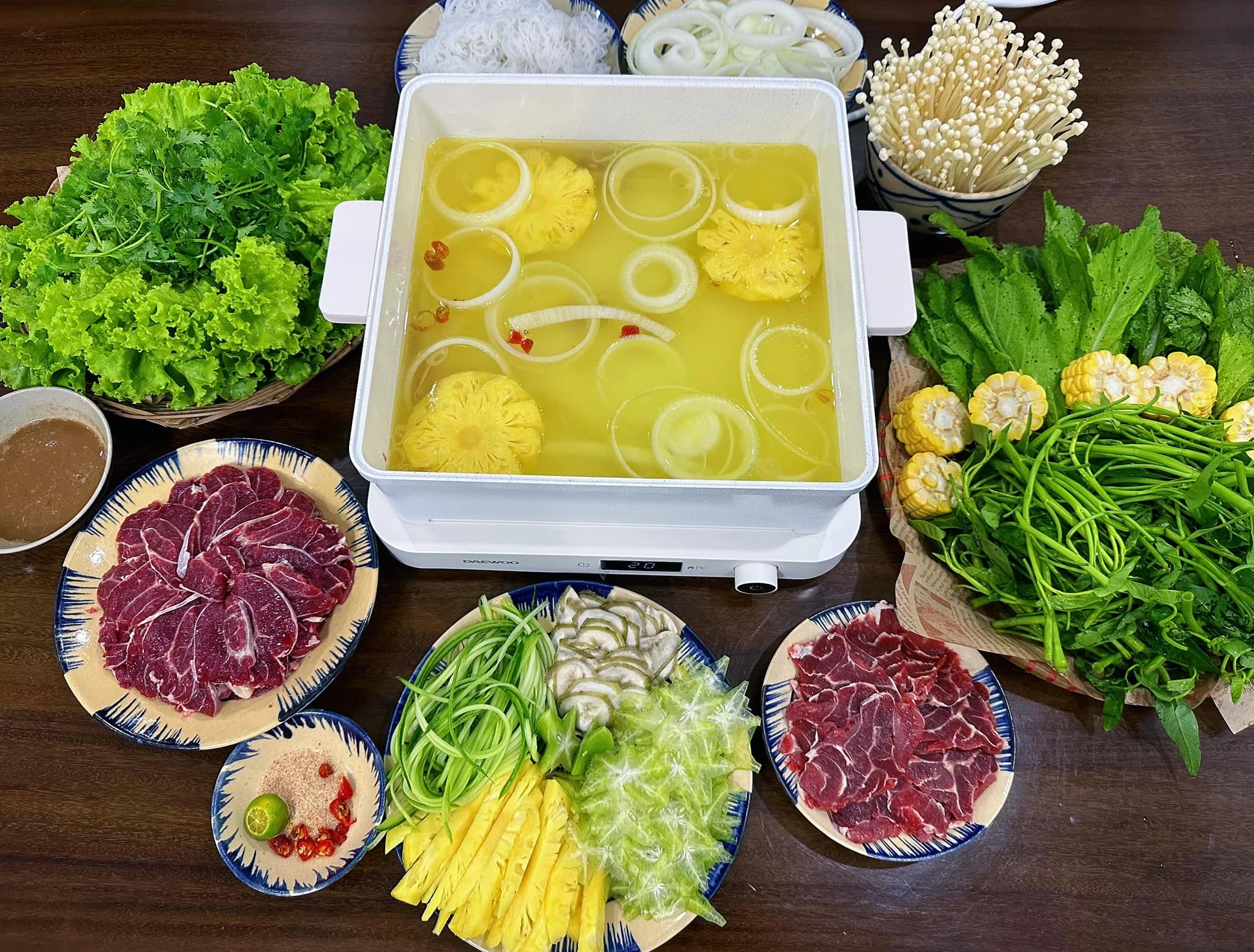 Cách làm lẩu bò nhúng giấm chua thanh, thịt mềm ngọt không dai