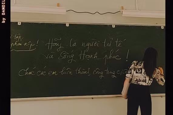 Rưng rưng bài học cô chủ nhiệm cho tiết học cuối cùng