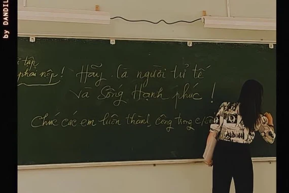 Rưng rưng bài học cô chủ nhiệm cho tiết học cuối cùng