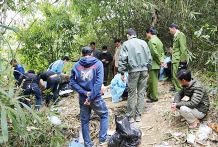 Từ toa thuốc trong chiếc túi bỏ lại lộ kẻ sát nhân máu lạnh