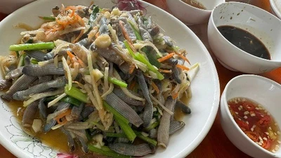 Bông thùa món ngon từ bùn khiến du khách mê mẩn