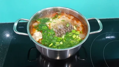7 cách cứu nồi canh bị mặn, ai cũng làm được tại nhà