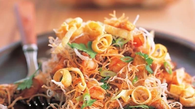 Gợi ý cách làm món mì chiên giòn sốt chua ngọt chuẩn vị Thái