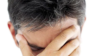 6 thói quen hằng ngày khiến tóc nhanh bạc mà bạn không ngờ