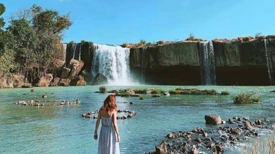 Cách trung tâm Buôn Ma Thuột khoảng 25 km, thác Dray Nur và thác Dray Sáp nổi bật giữa vùng hợp lưu của hai dòng Krông Nô và Krông Ana. Dray Sáp dữ dội, cuồn cuộn như khúc cao trào của bản giao hưởng nước, trong khi Dray Nur mềm mại, trải thành những tầng lớp uyển chuyển. Ảnh MIA