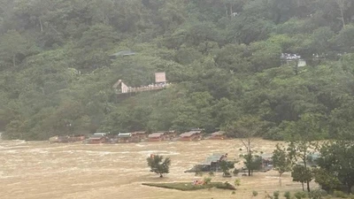 Thác Bản Giốc tạm ngừng đón khách do nước dâng cao, dòng chảy xiết nguy hiểm