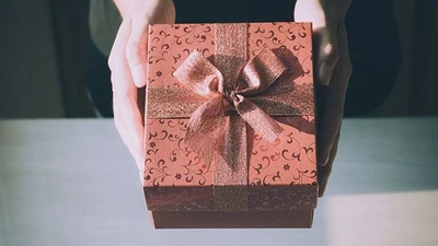 Món quà sinh nhật từ vợ cũ của chồng khiến tôi bàng hoàng 