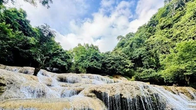 Trốn nóng lên rừng, khám phá “nàng thơ” thác Mây