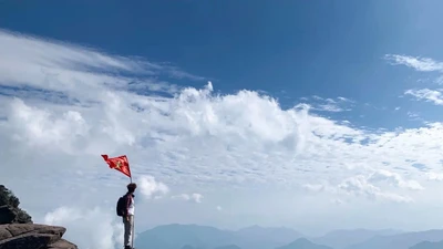 Chinh phục đỉnh Pha Luông “nóc nhà Mộc Châu”