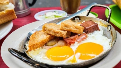 Bánh mì ốp la Hòa Mã có gì khiến thực khách phải trầm trồ?