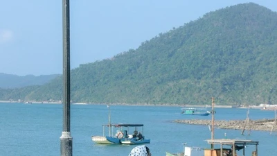 Đến Quan Lạn “chill” đúng điệu sáng ngắm gió, chiều tắm biển hoang sơ