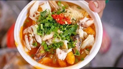 Huế mùa mưa không chỉ đẹp mà còn níu chân du khách bởi những món ăn dân dã