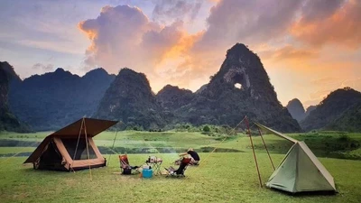 Trải nghiệm cắm trại dưới “con mắt khổng lồ” giữa non xanh