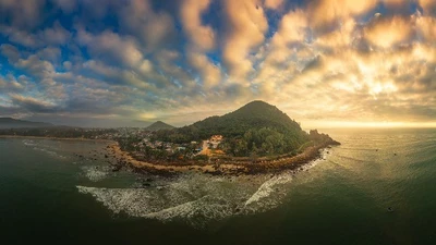 Hiện nay, dù vẫn chưa phát triển du lịch quy mô lớn, nhưng làng chài Tân Phụng bắt đầu có vài homestay do người dân địa phương làm chủ, phục vụ du khách theo kiểu “nhà trong làng”. Không có phòng sang trọng, điều hòa hay tiện nghi hiện đại, nhưng bù lại là tiếng sóng biển rì rào, gió biển mát lành và không khí trong lành, rất thích hợp cho các kỳ nghỉ dưỡng ngắn ngày. Ảnh Quan Nguyễn