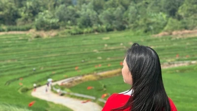 Sắc đỏ giữa ruộng bậc thang Pù Luông điểm hẹn du lịch dịp 2/9