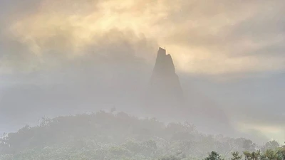 Trekking đỉnh Chư Mư ngắm hòn Vọng Phu, tự túc hay đi tour?