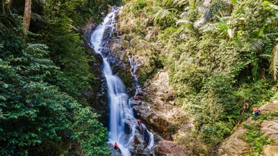 Thác Dương Cầm hoang sơ giữa rừng sâu hút khách trekking hè